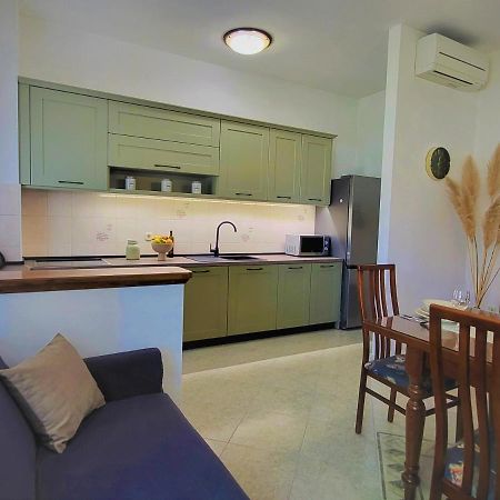 Cozy Apartment Mandula Vrsar Exterior foto
